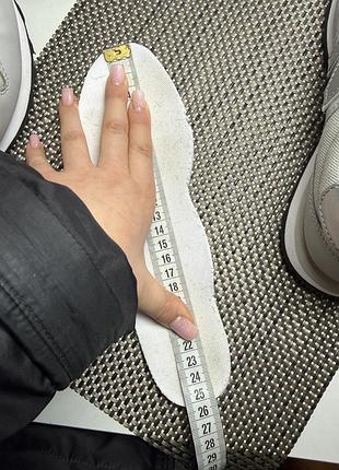 Оригінальні кросівки new balance 8
