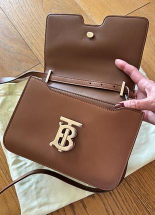 Коричневая кожаная burberry (модель tb bag. оригинал)