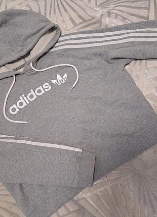 Серое укороченное худи adidas с капюшоном s/m