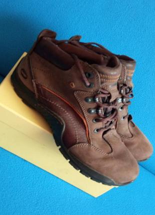 Мужские кожаные кроссовки clarks
