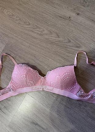 Рожевий мереживний ліфчик бюстгальтер victoria’s secret