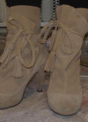 Оригінальні замшеві чобітки