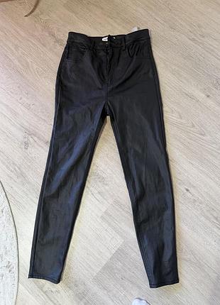 Чорні шкіряні екошкіра штани брюки pull and bear