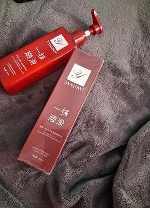 Light hair fragrance essence emulsion — легка парфумована емульсія-есенція для волосся.