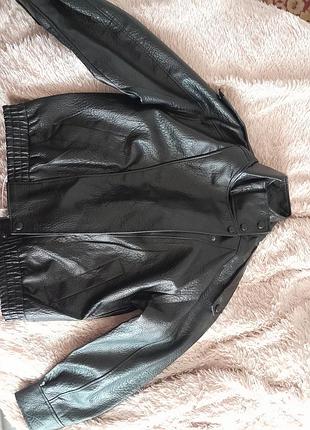 Куртка жіноча бомбер oversize чорна екошкіра