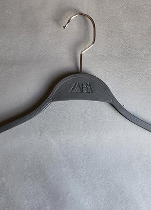 Вішалки zara пластикові