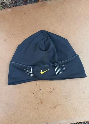 Чорна спортивна термошапка nike nike running