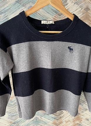 Светр жіночий abercrombie & fitch new york смугастий сірий та темно-синій розмір s, спущені плечі, рукав 3/4