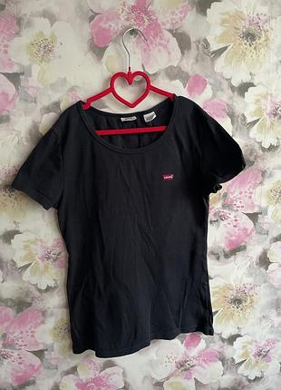 Жіноча футболка levi's р.s
