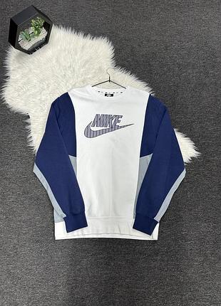Білий чоловічий світшот nike sportswear модель з синіми та сірими вставками, артикул do7230-133