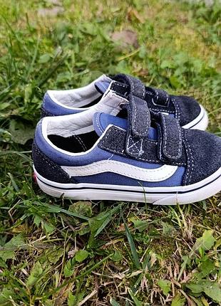 Дитячі кеди vans old skool v у темно-синьому кольорі (navy).