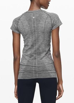 Lululemon оригинальная спортивная футболка
