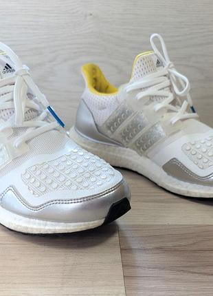 Оригінальні кросівки adidas ultraboost dna x lego (розмір 40)