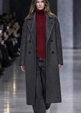 Легке міжсезонне пальто zara.