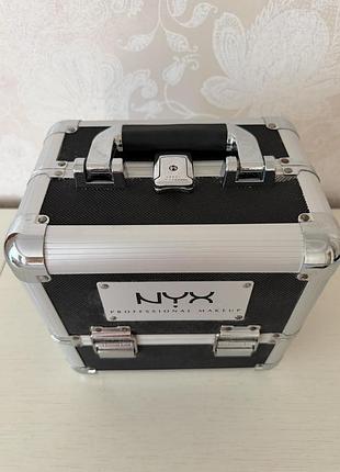 Кейс визажиста nyx beginner makeup artist train case 2