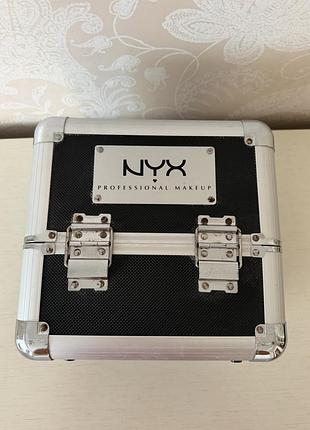 Кейс визажиста nyx beginner makeup artist train case 5