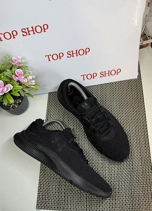 Оригінальні кросівки under armour