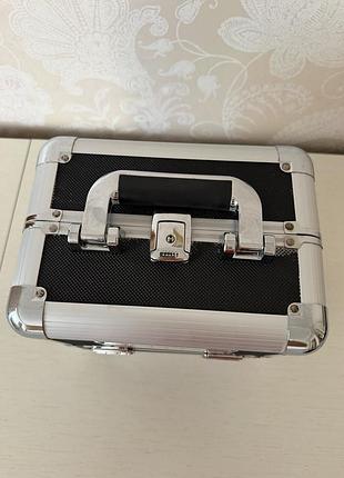 Кейс визажиста nyx beginner makeup artist train case 8