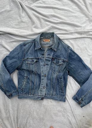Чоловіча джинсова куртка levi's 70550 (trucker jacket) — розмір m