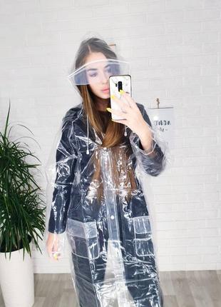 Женский прозрачный дождевик с карманами на кнопках с капюшоном и козырьком8 фото