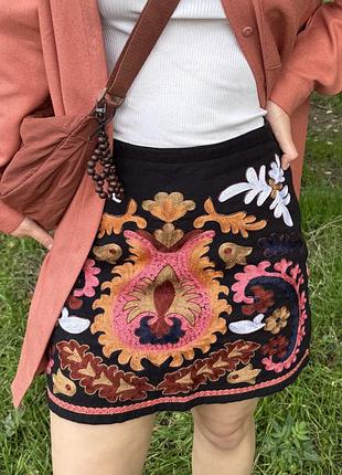 Спідниця з вишивкою