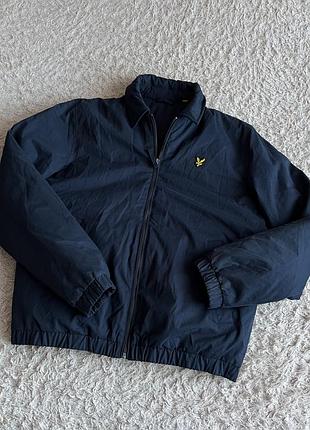 Чоловіча набита куртка бомбер lyle & scott в темно синьому кольорі оригінал