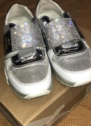 Жіночі кросівки, з камінням