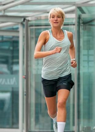 Женские беговые шорты 2-в-1 kiprun run 500 от известного бренда decathlon. размер м.
