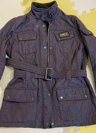 Куртка barbour international стьобана з поясом xs-s, фіолетова