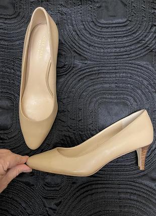 Жіночі туфлі - човники бежевого кольору 37 розміру cole haan