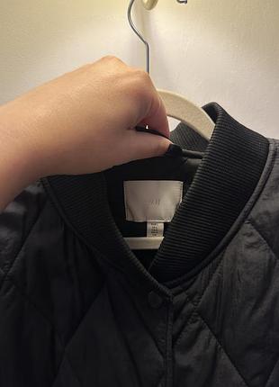 Чорний утеплений оверсайз бомбер h&m 6