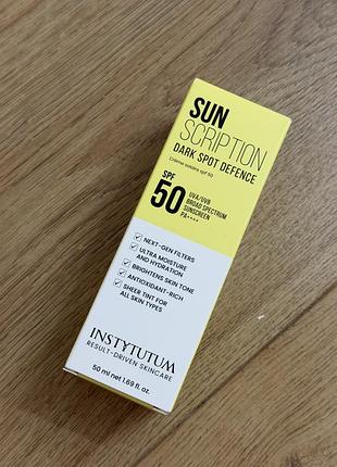 Сонцезахисний крем з освітлювальним ефектом instytutum sunscription dark spot defence spf 50 об'ємом 50 мл.