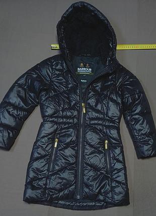 Плечи 32 см barbour international size s 6/7 черная детская теплая куртка для девочек пуховка gqu0117bk11 
b.intl girls santa quilt barbour fibredown