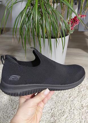 Кросівки-сліпони skechers.