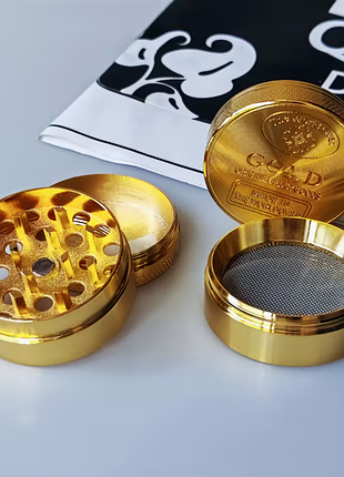 Компактный металлический гриндер для трав (4 секции) | крешер gold