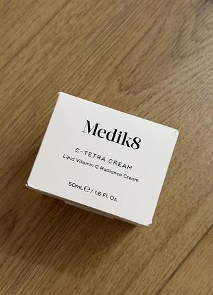 Антиоксидантний крем для обличчя з ліпідним вітаміном с medik8 c-tetra cream об'ємом 50 мл.