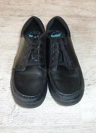 Bootleg от clarks мягкие кожаные туфли, р 35,5 см стелька 23,5 см uk 3g состояние идеальное носочек усилен и завышен (защищает от счесывания) 450