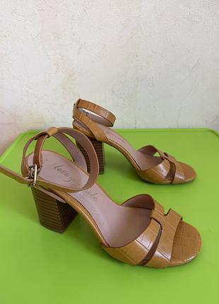 Босоніжки new look (love your sole) 38 розмір, гірчичні на стійкому підборі