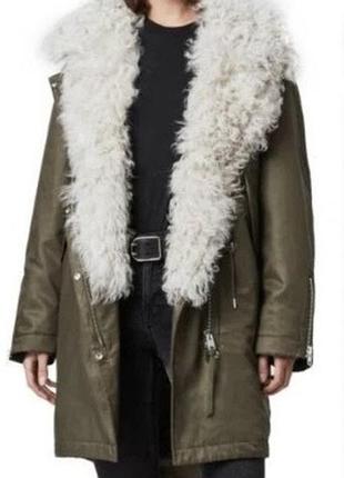 Жіноча парка allsaints кольору хакі з білим хутром