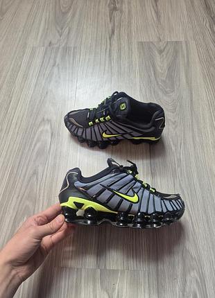 Кросівки чоловічі nike shox чорні з салатовим