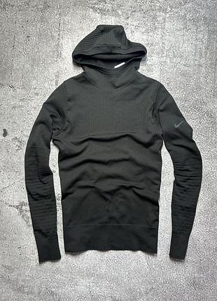 Черное худи водолазка с капюшоном спортивная nike pro hyperwarm limitless s