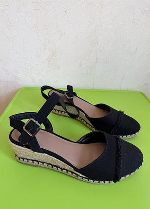 Чорні босоніжки еспадрильї на танкетці next forever comfort розмір 42 (устілка 27.5 см)