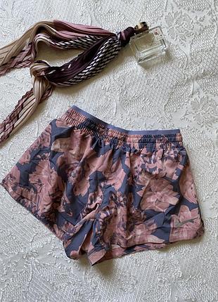 Легенькі коротенькі шортики для пробіжки , nike dry-fit, розмір s