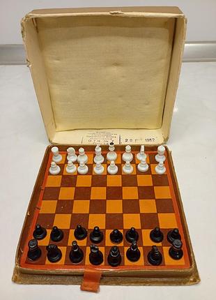 Вінтаж мініатюрні (дорожні/карманні) магнітні шахмати 1962 рік перхушково срср. ретро шахматы карманные магнитные