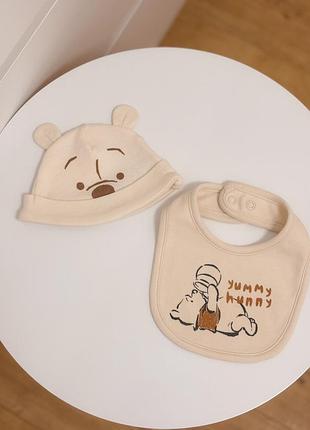 Набір шапочка слинявчик disney baby winnie the pooh 56/62 0-3 міс бежевий george