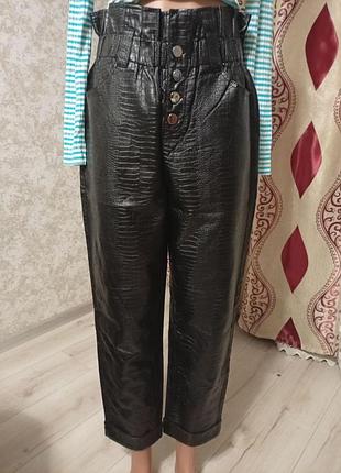 Женские брюки момы из экокожи от river island