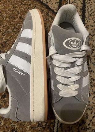 Adidas campus00sстан: вживані. на внутрішній підкладці видно катишки, а шнурки та підошва мають легкі сліди носіння. не підійшли по розміру