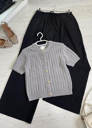 Актуальний кардиган на золотих ґудзиках h&m