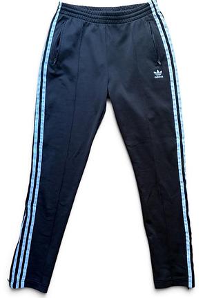 Спортивные штаны adidas originals унисекс трикотажные черные с лампасами трилистник s 36