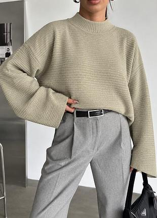 Стильний красивий бежевий светр від zara